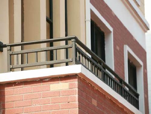 洛陽(yáng)鋅鋼護(hù)欄廠-鋅鋼陽(yáng)臺(tái)護(hù)欄